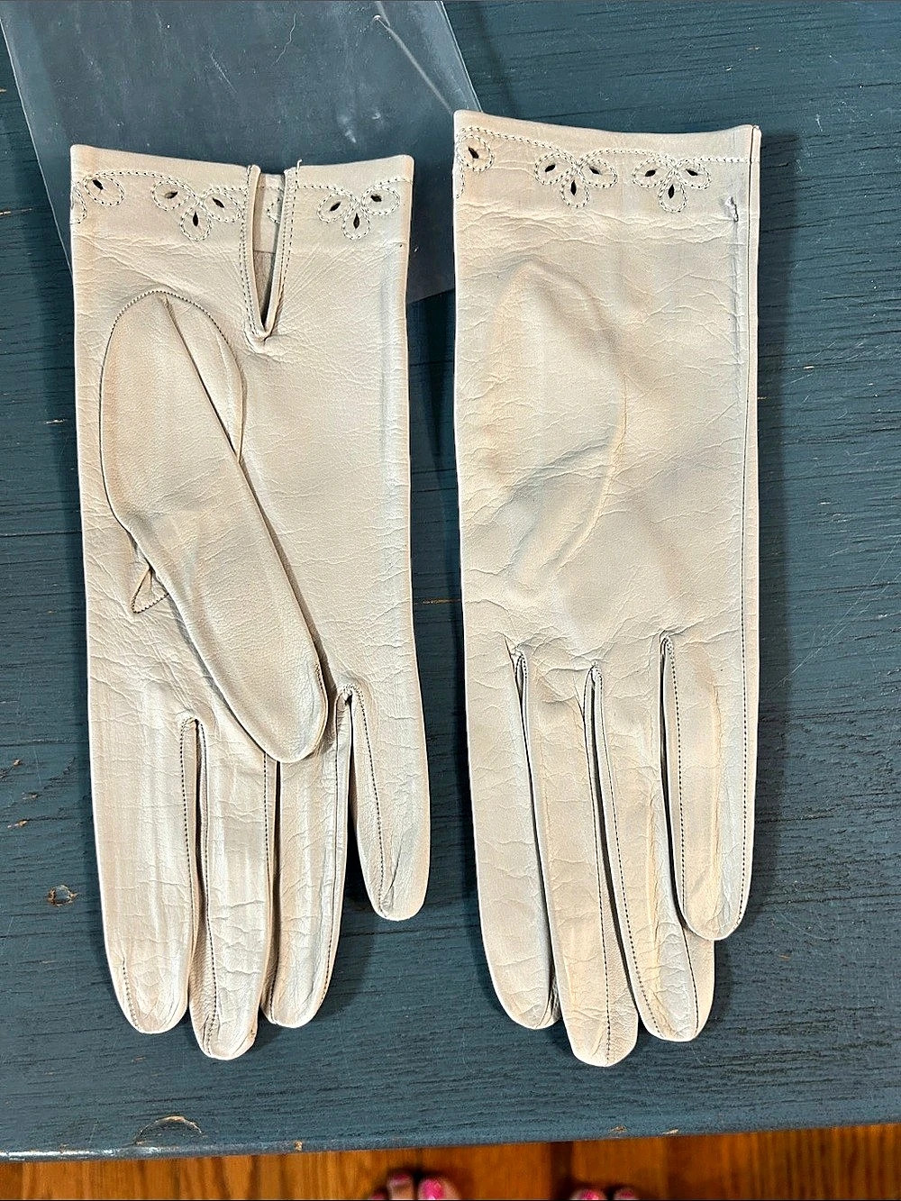 Creamy White Leather Embroidered Gloves